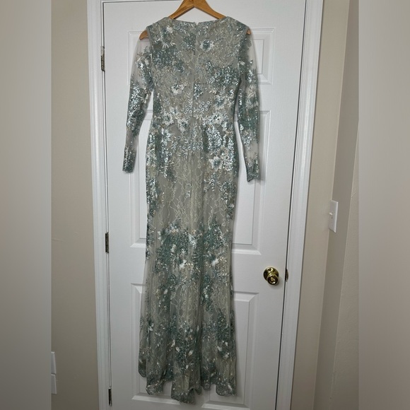 MAC DUGGAL embellished v-neck illusion long sleeve floral gown 6 NWT - Picture 8 of 8